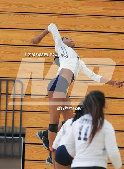 Thumbnail 3 in Chatsworth vs Taft photogallery.