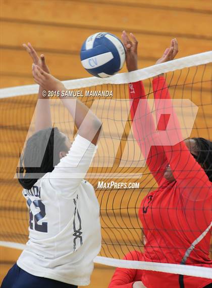 Thumbnail 2 in Chatsworth vs Taft photogallery.