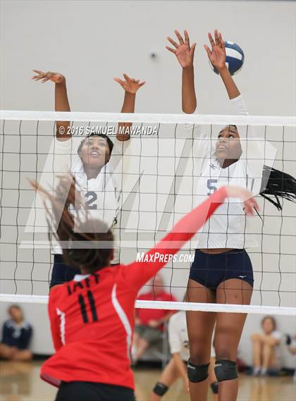 Thumbnail 2 in Chatsworth vs Taft photogallery.