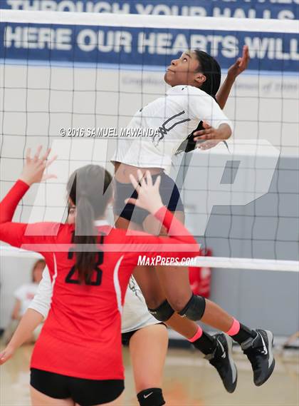 Thumbnail 2 in Chatsworth vs Taft photogallery.