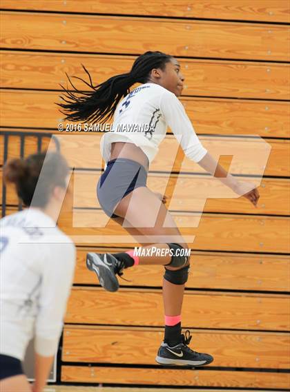 Thumbnail 2 in Chatsworth vs Taft photogallery.