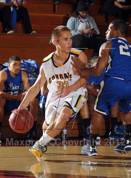 Thumbnail 3 in Ventura vs Price (Rose City Roundball Classic) photogallery.