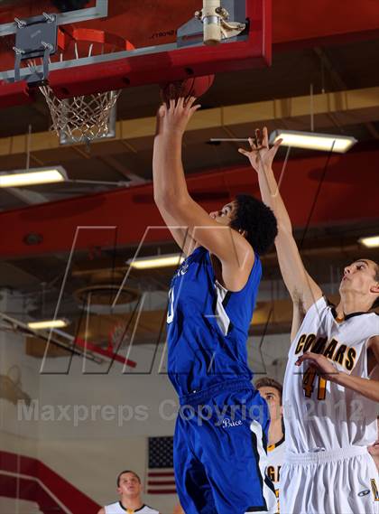 Thumbnail 2 in Ventura vs Price (Rose City Roundball Classic) photogallery.