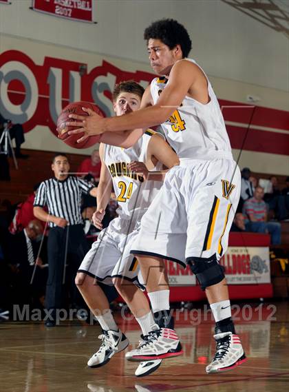 Thumbnail 1 in Ventura vs Price (Rose City Roundball Classic) photogallery.