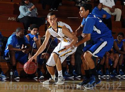 Thumbnail 2 in Ventura vs Price (Rose City Roundball Classic) photogallery.
