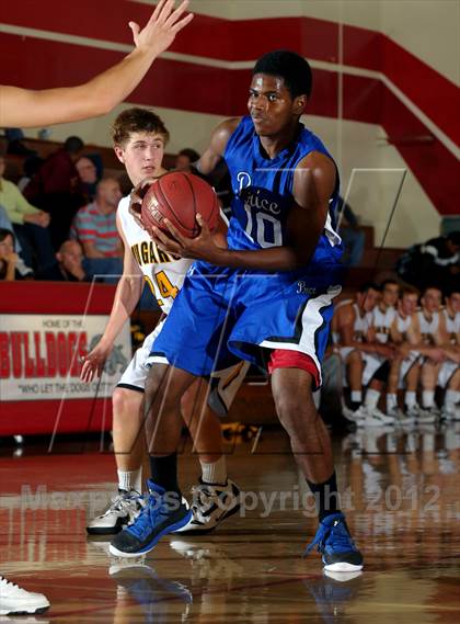 Thumbnail 3 in Ventura vs Price (Rose City Roundball Classic) photogallery.
