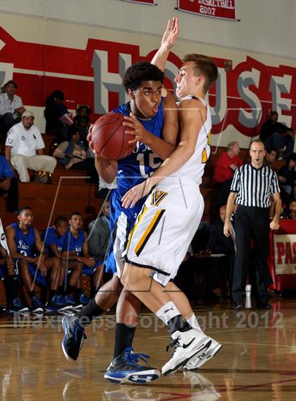 Thumbnail 2 in Ventura vs Price (Rose City Roundball Classic) photogallery.