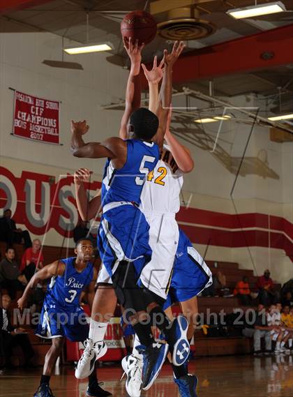 Thumbnail 3 in Ventura vs Price (Rose City Roundball Classic) photogallery.