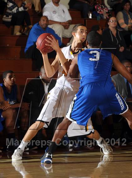 Thumbnail 3 in Ventura vs Price (Rose City Roundball Classic) photogallery.