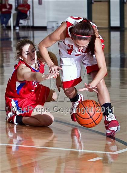 Thumbnail 1 in Ray vs. Tomball (McDonalds Texas Invitational) photogallery.