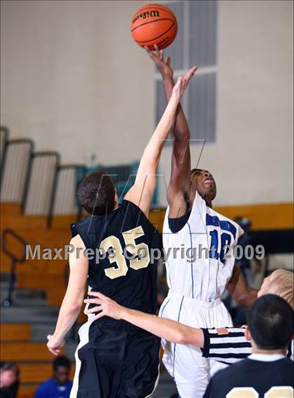 Thumbnail 2 in Pasadena Memorial vs. Westside (McDonalds Texas Invitational) photogallery.