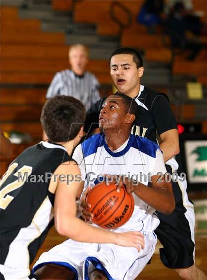 Thumbnail 2 in Pasadena Memorial vs. Westside (McDonalds Texas Invitational) photogallery.
