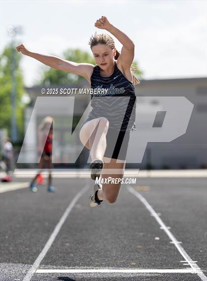 Thumbnail 1 in GCC Track & Field Championships (Day 2) photogallery.