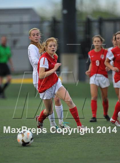 Thumbnail 2 in Mountain Vista vs. Denver East (CHSAA 5A 1st Round) photogallery.