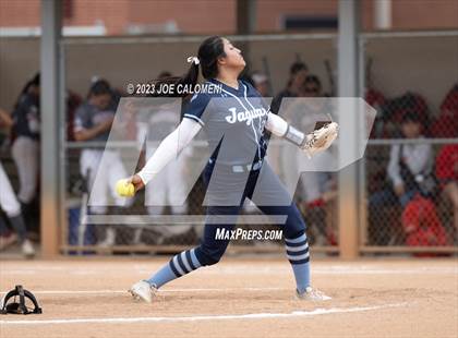 Thumbnail 2 in Lee vs Johnson photogallery.