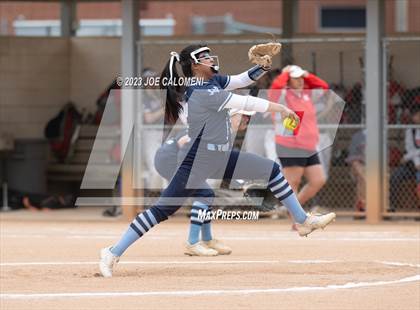 Thumbnail 2 in Lee vs Johnson photogallery.