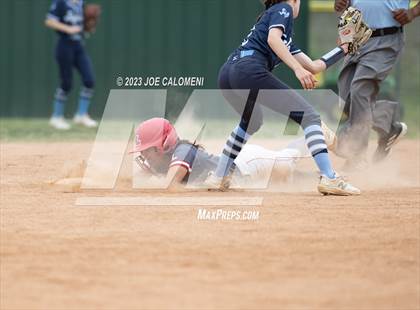 Thumbnail 3 in Lee vs Johnson photogallery.