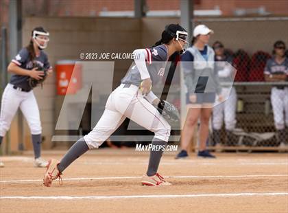 Thumbnail 3 in Lee vs Johnson photogallery.