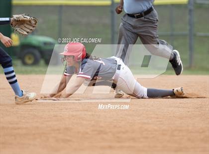 Thumbnail 3 in Lee vs Johnson photogallery.