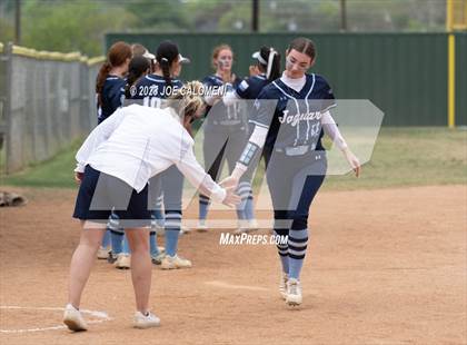 Thumbnail 3 in Lee vs Johnson photogallery.