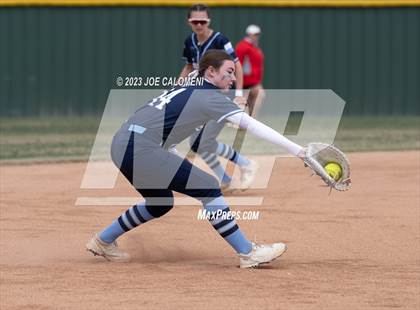 Thumbnail 3 in Lee vs Johnson photogallery.