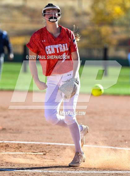 Thumbnail 1 in Chatfield vs. Grand Junction Central  (CHSAA 5A State - 1st Round) photogallery.