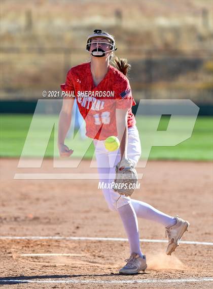 Thumbnail 2 in Chatfield vs. Grand Junction Central  (CHSAA 5A State - 1st Round) photogallery.