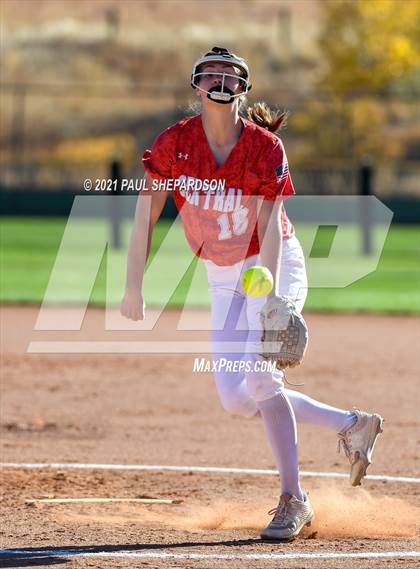 Thumbnail 3 in Chatfield vs. Grand Junction Central  (CHSAA 5A State - 1st Round) photogallery.