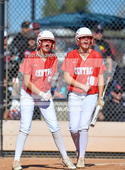 Thumbnail 1 in Chatfield vs. Grand Junction Central  (CHSAA 5A State - 1st Round) photogallery.