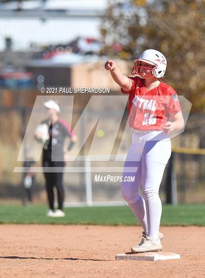 Thumbnail 3 in Chatfield vs. Grand Junction Central  (CHSAA 5A State - 1st Round) photogallery.