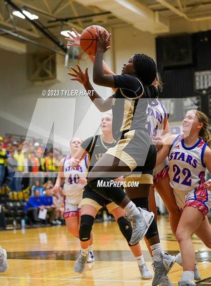 Thumbnail 2 in Lebanon vs. Western Boone (IHSAA 3A Sectional First Round) photogallery.