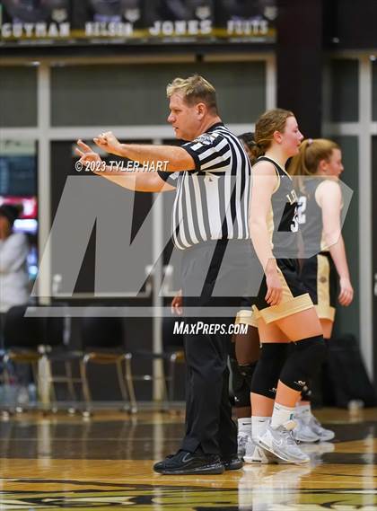 Thumbnail 3 in Lebanon vs. Western Boone (IHSAA 3A Sectional First Round) photogallery.