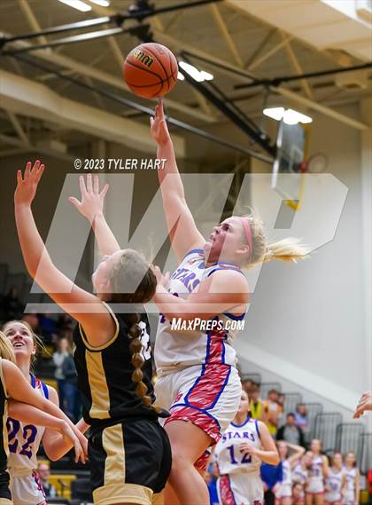 Thumbnail 3 in Lebanon vs. Western Boone (IHSAA 3A Sectional First Round) photogallery.