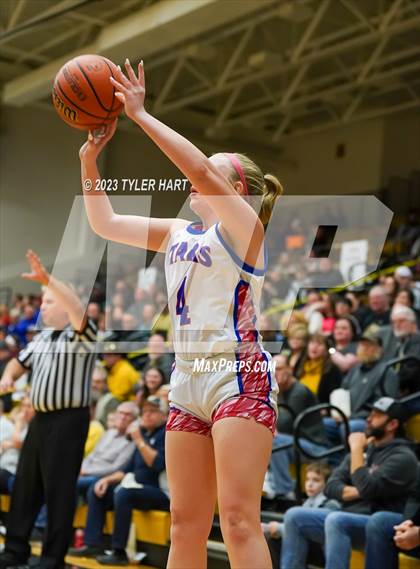 Thumbnail 1 in Lebanon vs. Western Boone (IHSAA 3A Sectional First Round) photogallery.