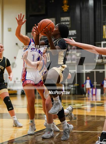 Thumbnail 2 in Lebanon vs. Western Boone (IHSAA 3A Sectional First Round) photogallery.