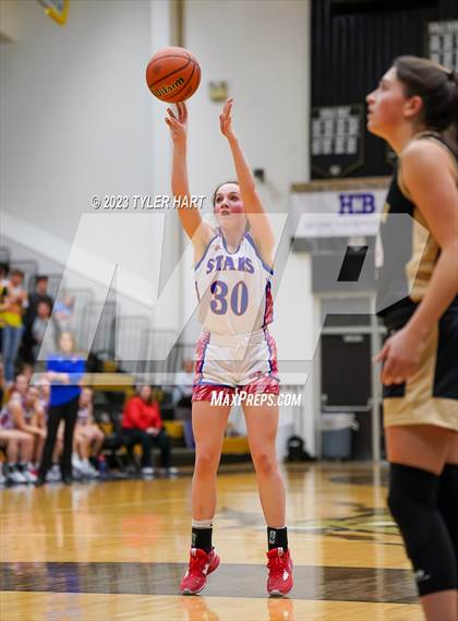 Thumbnail 1 in Lebanon vs. Western Boone (IHSAA 3A Sectional First Round) photogallery.