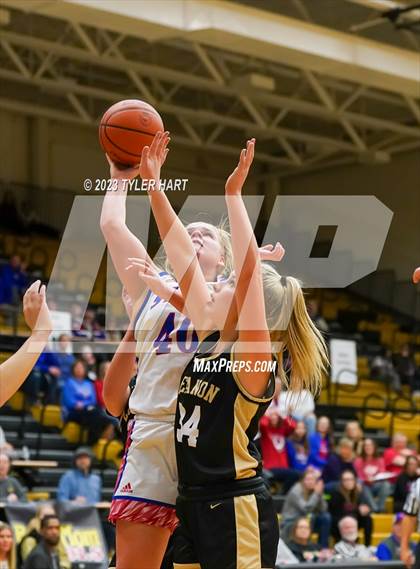 Thumbnail 2 in Lebanon vs. Western Boone (IHSAA 3A Sectional First Round) photogallery.