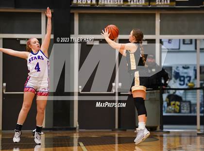 Thumbnail 1 in Lebanon vs. Western Boone (IHSAA 3A Sectional First Round) photogallery.