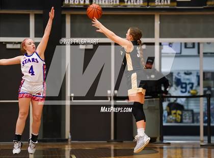Thumbnail 2 in Lebanon vs. Western Boone (IHSAA 3A Sectional First Round) photogallery.