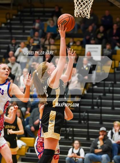 Thumbnail 2 in Lebanon vs. Western Boone (IHSAA 3A Sectional First Round) photogallery.