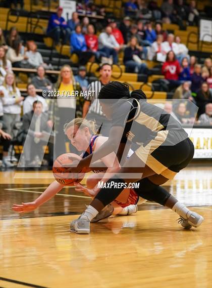 Thumbnail 2 in Lebanon vs. Western Boone (IHSAA 3A Sectional First Round) photogallery.