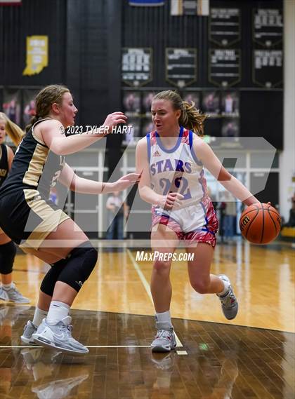 Thumbnail 1 in Lebanon vs. Western Boone (IHSAA 3A Sectional First Round) photogallery.