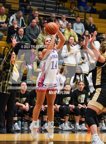 Thumbnail 1 in Lebanon vs. Western Boone (IHSAA 3A Sectional First Round) photogallery.