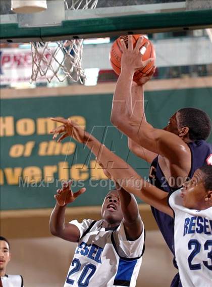 Thumbnail 1 in Pacific Hills vs. Reseda (MaxPreps Holiday Classic) photogallery.