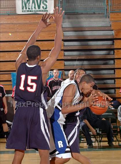 Thumbnail 1 in Pacific Hills vs. Reseda (MaxPreps Holiday Classic) photogallery.