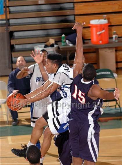 Thumbnail 3 in Pacific Hills vs. Reseda (MaxPreps Holiday Classic) photogallery.