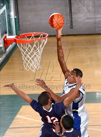 Thumbnail 3 in Pacific Hills vs. Reseda (MaxPreps Holiday Classic) photogallery.