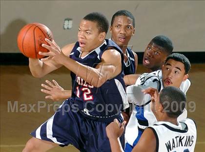 Thumbnail 2 in Pacific Hills vs. Reseda (MaxPreps Holiday Classic) photogallery.