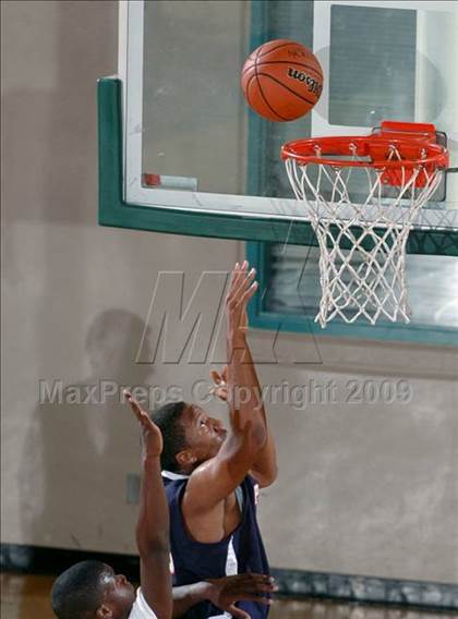 Thumbnail 3 in Pacific Hills vs. Reseda (MaxPreps Holiday Classic) photogallery.