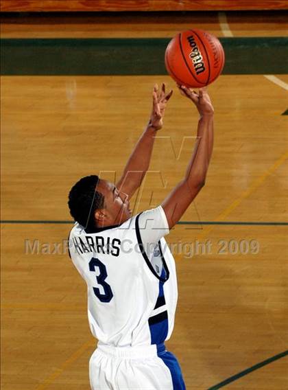 Thumbnail 2 in Pacific Hills vs. Reseda (MaxPreps Holiday Classic) photogallery.